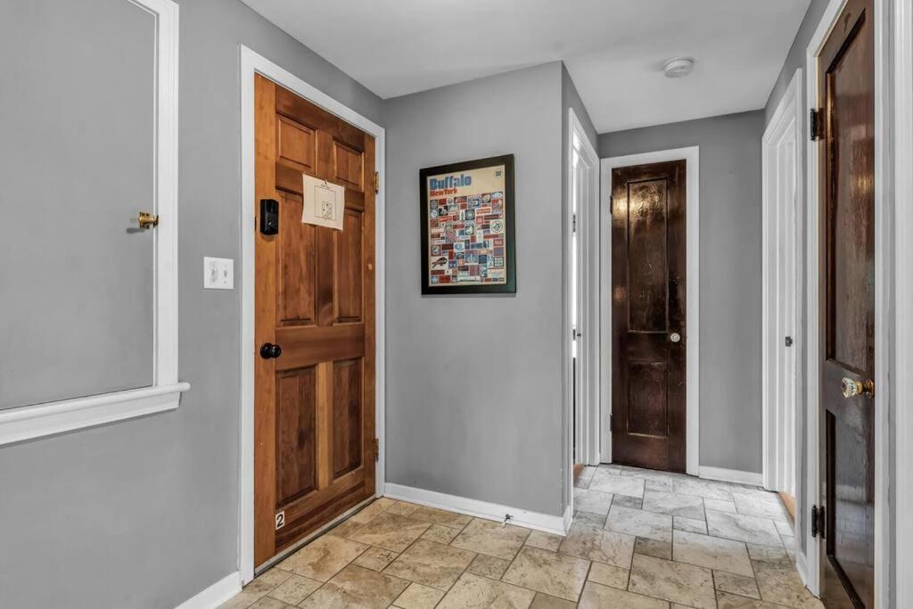 Gorgeous 2 Queen Bedroom Apartment In North Buffalo With 70 Inch Tv المظهر الخارجي الصورة