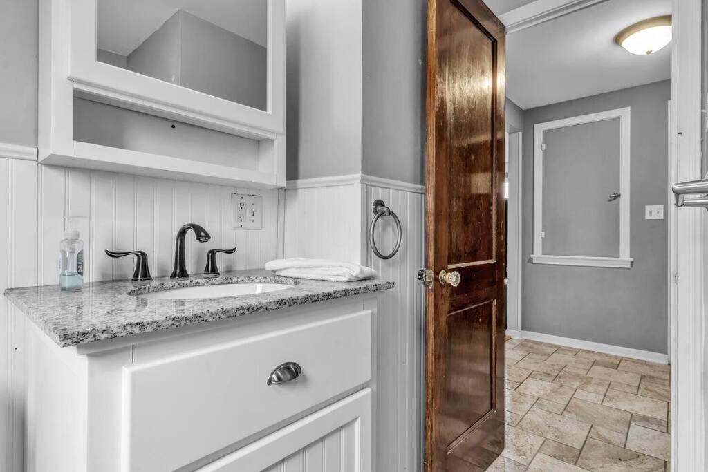 Gorgeous 2 Queen Bedroom Apartment In North Buffalo With 70 Inch Tv المظهر الخارجي الصورة