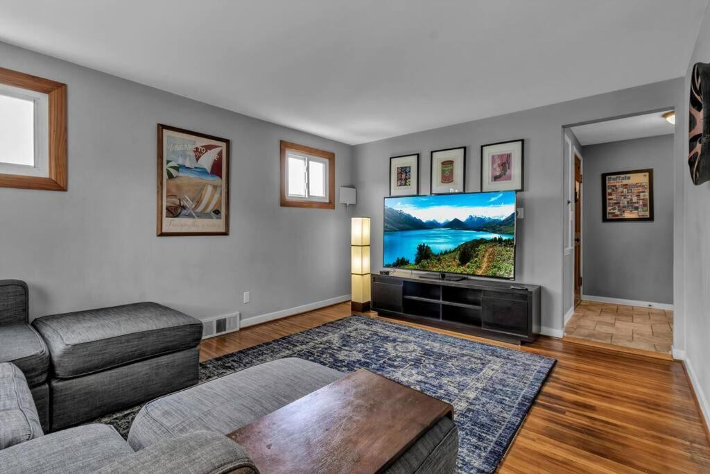 Gorgeous 2 Queen Bedroom Apartment In North Buffalo With 70 Inch Tv المظهر الخارجي الصورة