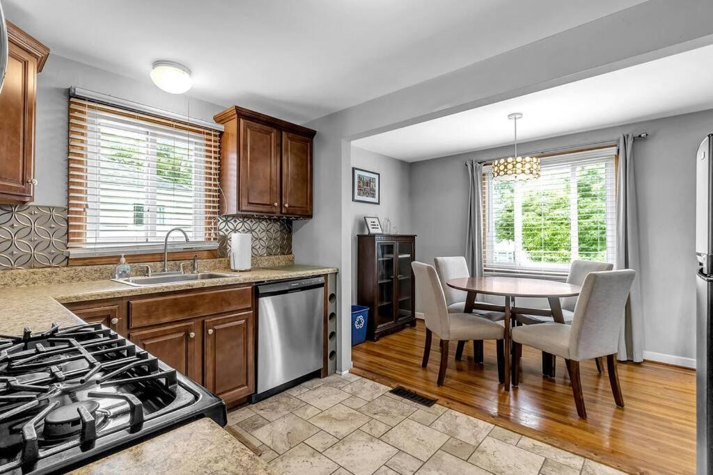 Gorgeous 2 Queen Bedroom Apartment In North Buffalo With 70 Inch Tv المظهر الخارجي الصورة