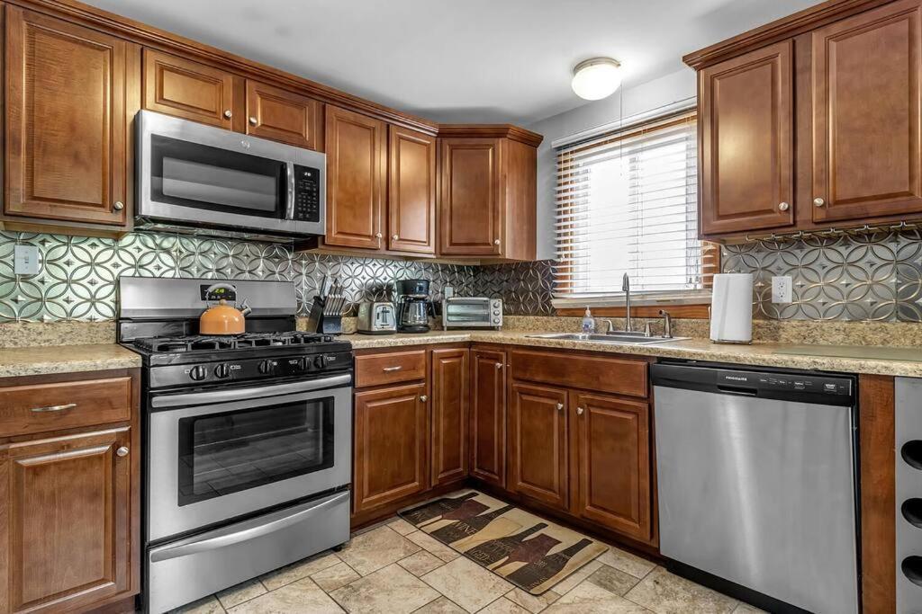 Gorgeous 2 Queen Bedroom Apartment In North Buffalo With 70 Inch Tv المظهر الخارجي الصورة
