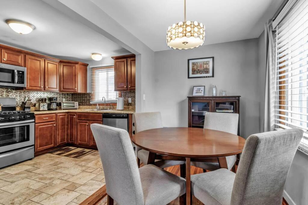 Gorgeous 2 Queen Bedroom Apartment In North Buffalo With 70 Inch Tv المظهر الخارجي الصورة